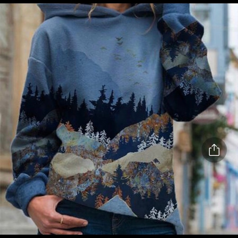 Treetop hooded pullover